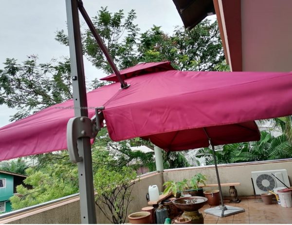 Side Pole Cantilever patio umbrella Zebano