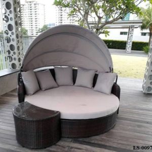 Wicker Outdoor Day Bed With Shade