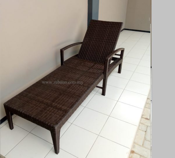 Premium pool sun lounge chairs